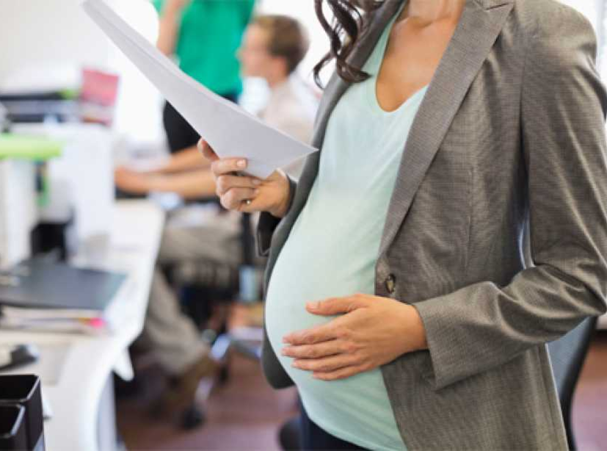 Επίδομα μητρότητας: Ποιες μητέρες θα πάρουν αναδρομικά 5.510 ευρώ – Οι νέες δικαιούχοι της ενίσχυσης
