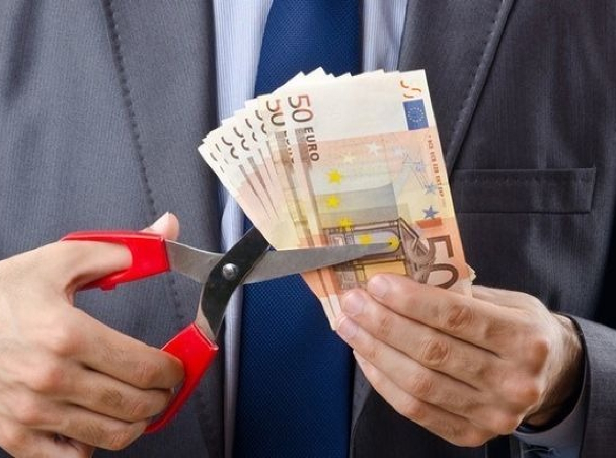 «Ξηλώνεται» το τέλος επιτηδεύματος – Ποιοι, πώς και από πότε θα απαλλαχθούν
