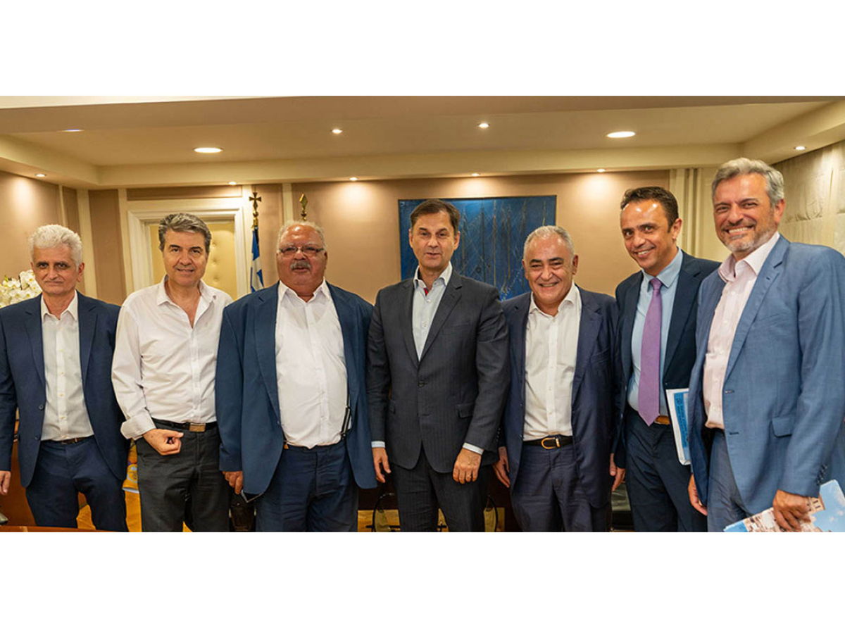 Η ανάγκη βελτίωσης της ρύθμισης οφειλών και το θέμα των ανασφάλιστων οχημάτων, τέθηκαν από το Ε.Ε.Α. στον Χάρη Θεοχάρη