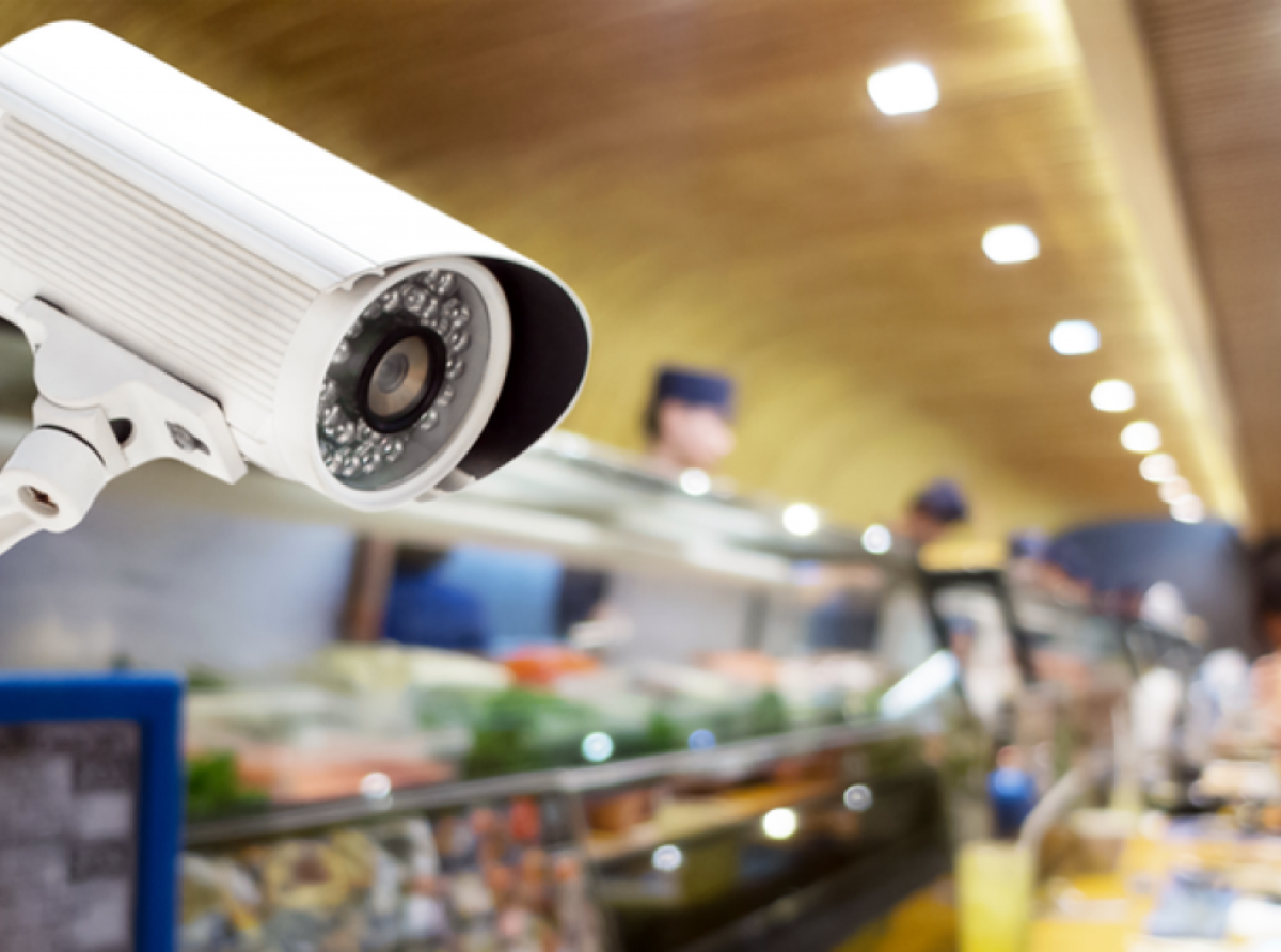 Με κάμερα εξοπλίζονται οι ελεγκτές της ΑΑΔΕ: Θα βιντεοσκοπούνται οι «επισκέψεις» σε επιχειρήσεις