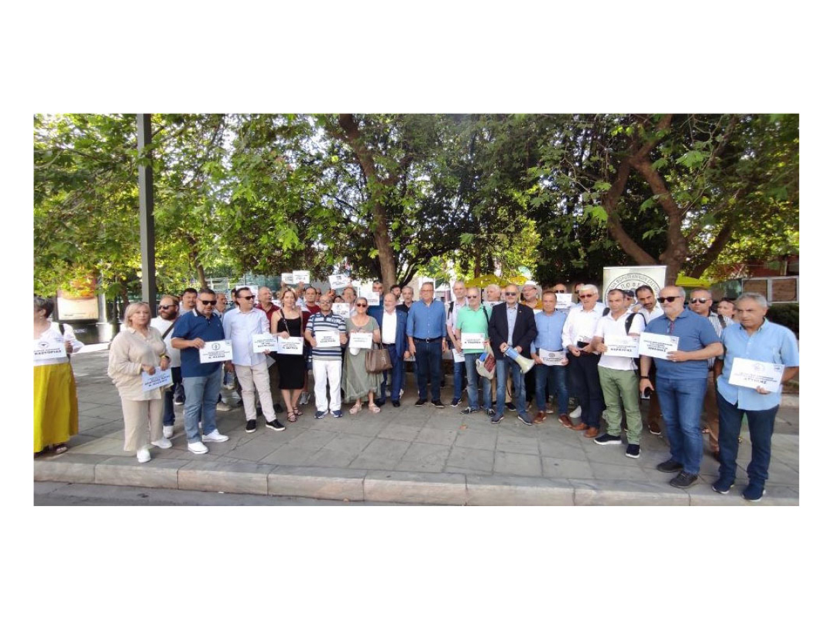 Συγκέντρωση διαμαρτυρίας Προέδρων Ενώσεων Μελών της ΠΟΦΕΕ στο Σύνταγμα