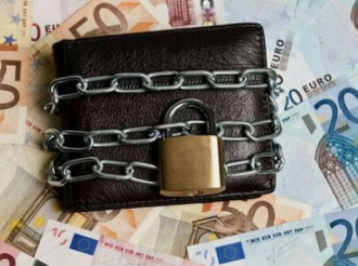 Εφορία: «Καταιγίδα» κατασχέσεων τραπεζικών λογαριασμών και πλειστηριασμών