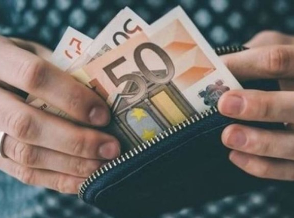 Δεκαπενταύγουστος 2025: Διευκρινίσεις της ΓΣΕΕ για τις αμοιβές των εργαζομένων
