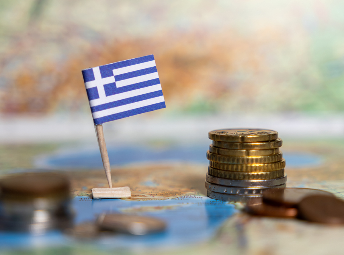 Ελλάδα 2025: Χωρίς περίθαλψη, με επιδόματα, «λαβράκια» και ξένους να αγοράζουν μετοχές