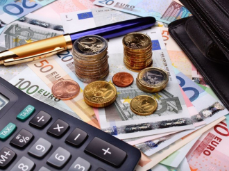 Φορολογικά συνεπείς 9 στις 10 επιχειρήσεις, σε δυσχέρεια τα νοικοκυριά 