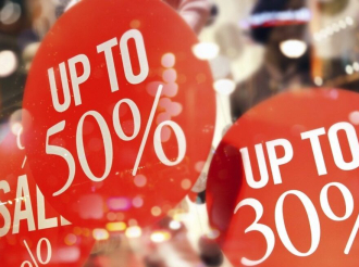 Χειμερινές εκπτώσεις 2026: Τι διευκρινίζουν Εμπορικοί Σύλλογοι για τις προσφορές