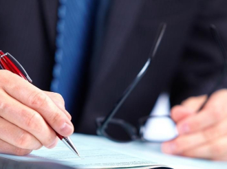 Με μια απλή υπεύθυνη δήλωση: Πώς θα μπει τέλος στη γραφειοκρατική τρέλα του δημοσίου