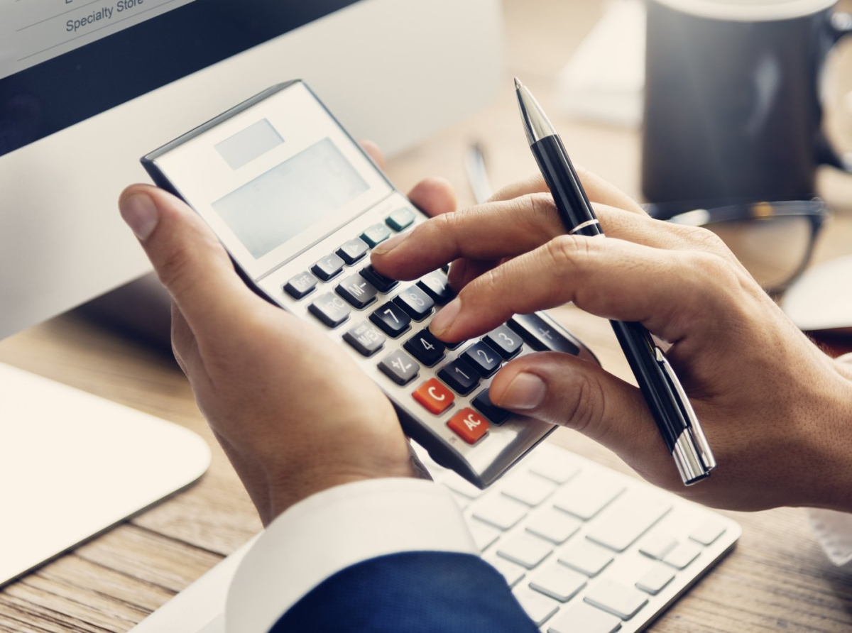 Χρέη: Εξωδικαστικός τώρα ή αναμονή για ρύθμιση Πιερρακάκη – Ποιοι σώζουν το σπίτι και ποιοι πληρώνουν λιγότερα