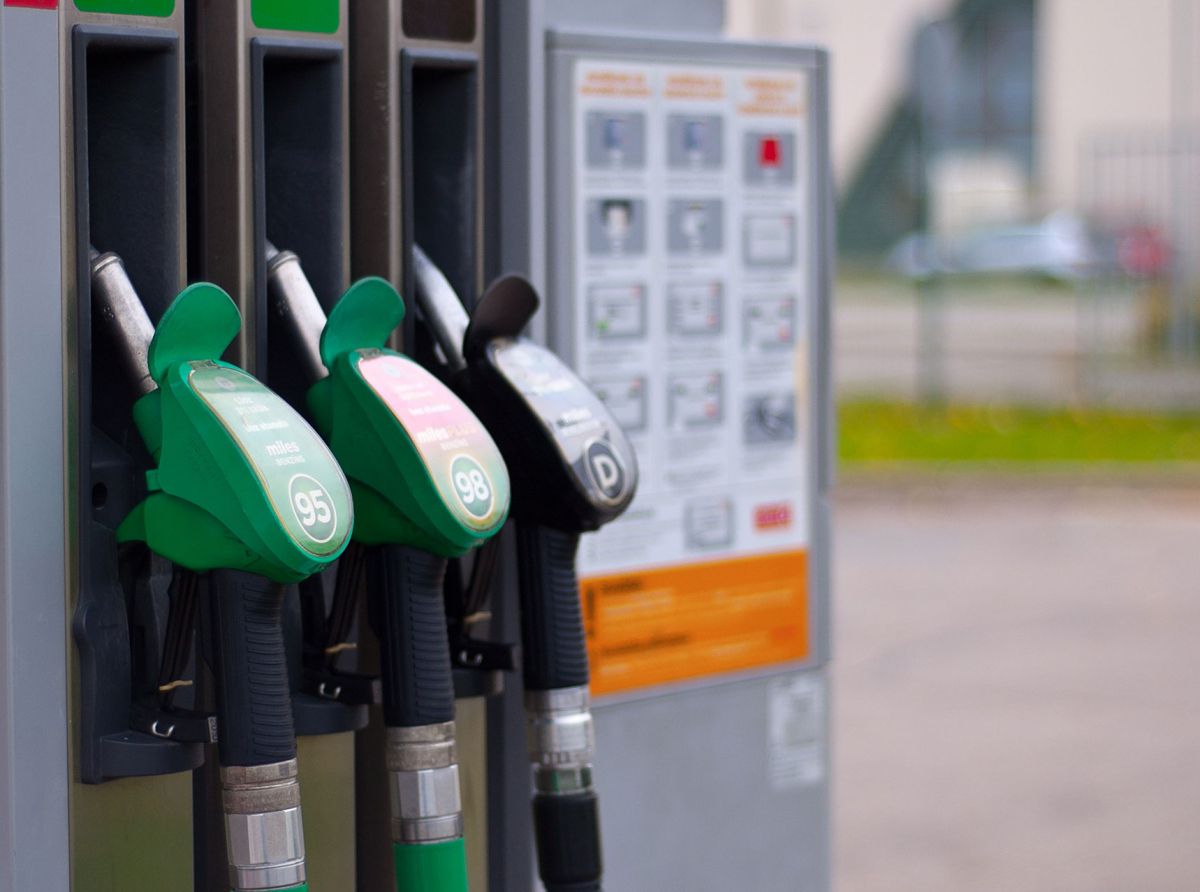 Καύσιμα: Πότε θα περάσουν οι μειώσεις στην αμόλυβδη βενζίνη και το πετρέλαιο κίνησης – Αναλυτικό ρεπορτάζ
