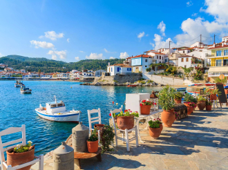 Vouchers για φθηνές και δωρεάν διακοπές: Ποιοι μπορούν να τα χρησιμοποιήσουν για την Πρωτομαγιά 2026 – Έρχεται νέο πρόγραμμα