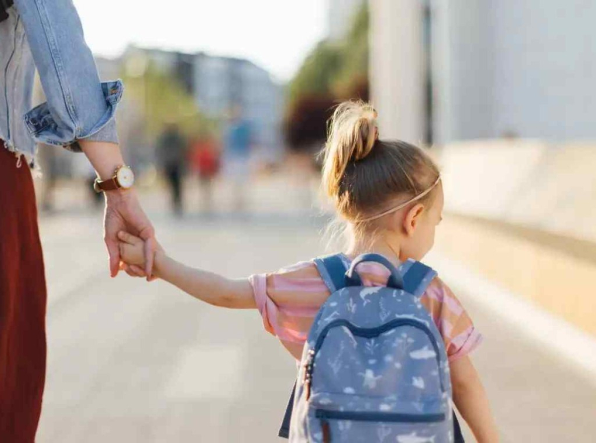 «Νταντάδες της γειτονιάς»: Σχεδόν 70.000 οι ενδιαφερόμενοι – Πότε θα «τρέξει» το πρόγραμμα