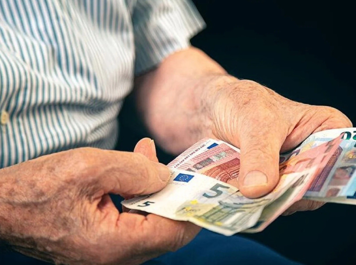 Σύνταξη με χρέη: Ποιοι θα μπορούν να συνταξιοδοτηθούν από τον επόμενο μήνα και μετά και πώς – Όλες οι λεπτομέρειες