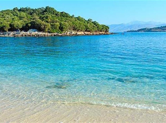 «Όνειρο» οι καλοκαιρινές διακοπές για 1 στους 2 Έλληνες- Πάνω από 2 μισθοί για 5 ημέρες σε νησί