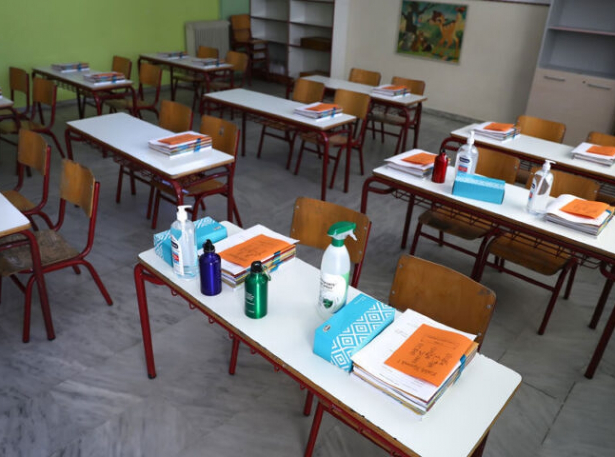 Κορονοϊός: Τι ισχύει για την άδεια των εργαζόμενων γονέων που τα παιδιά τους νοσούν – Όσα προβλέπει η τροπολογία